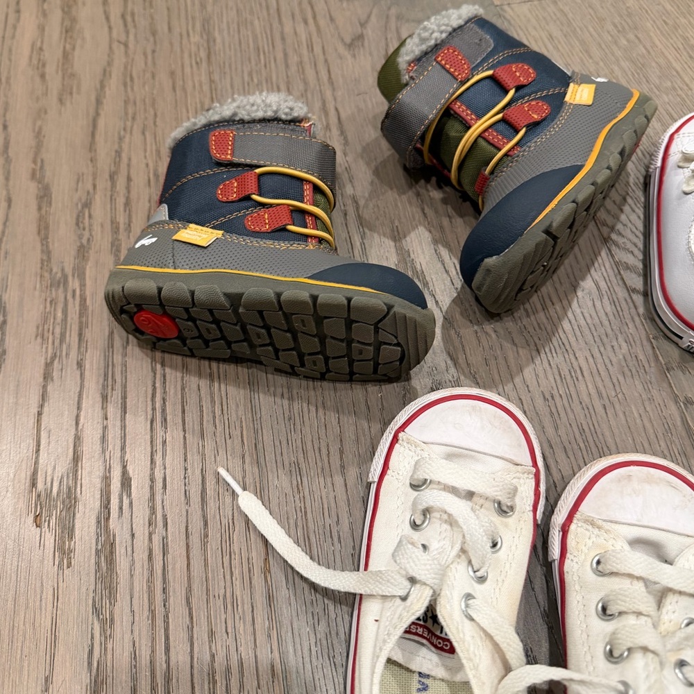 Baby/toddler set of 5 shoes - Picture 2 of 5